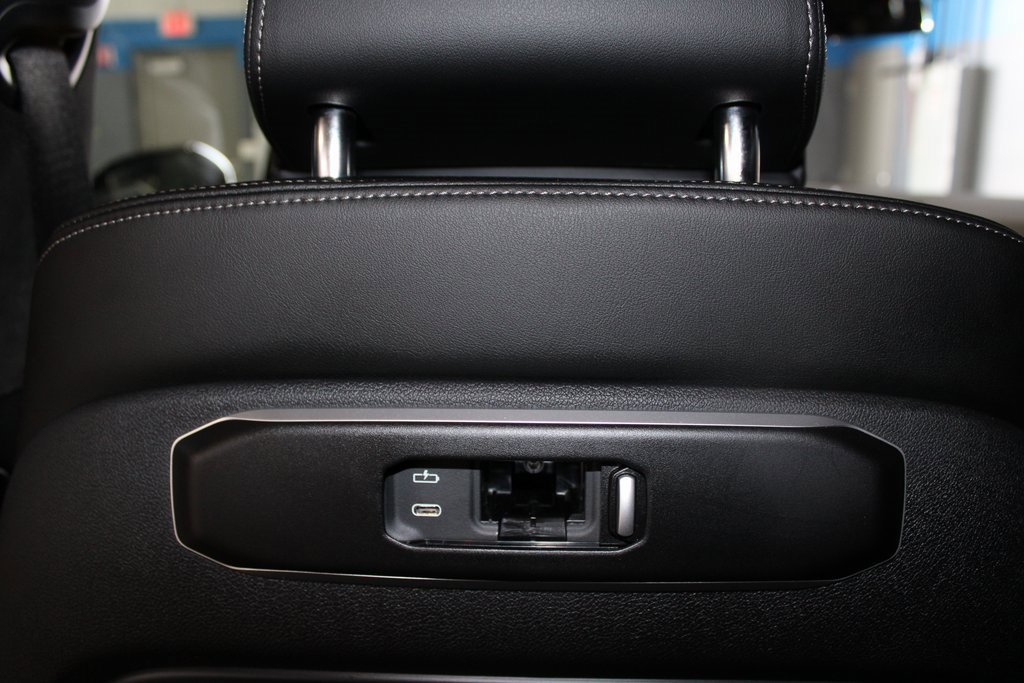 Used 2024 BMW X7 xDrive40i w/ M Sport Package image 34