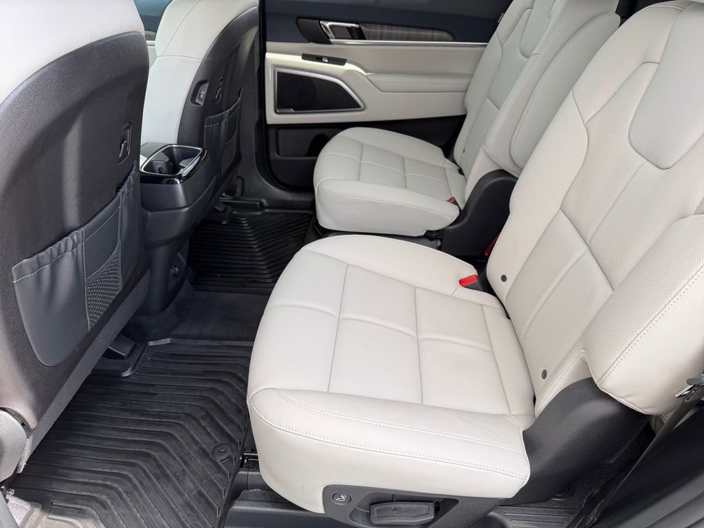 Used 2025 Kia Telluride EX w/ EX Captain's Chair Package image 12