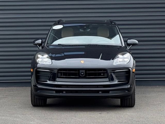Certified 2025 Porsche Macan image 10