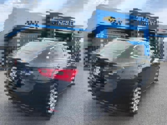 Used 2023 Chevrolet Malibu LT image 2