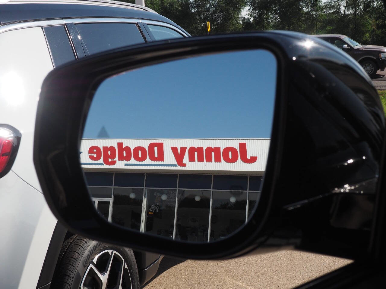 New 2025 Jeep Grand Cherokee Altitude image 7