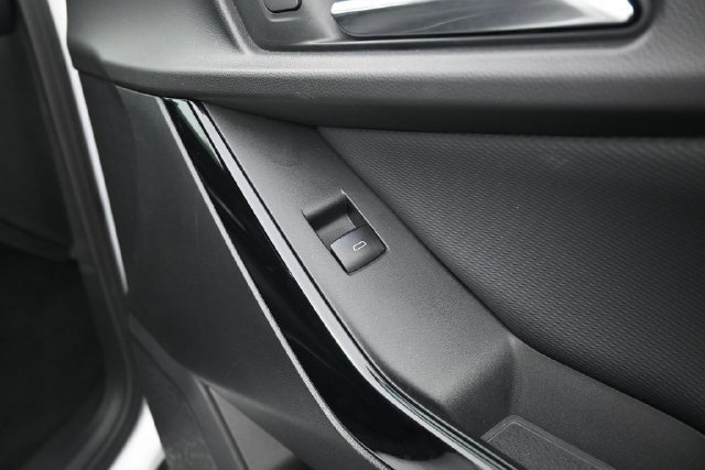 Used 2025 Chevrolet Equinox LT FWD image 36