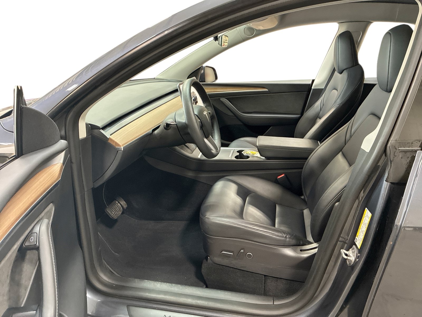Certified 2023 Tesla Model Y Long Range AWD/4WD image 9