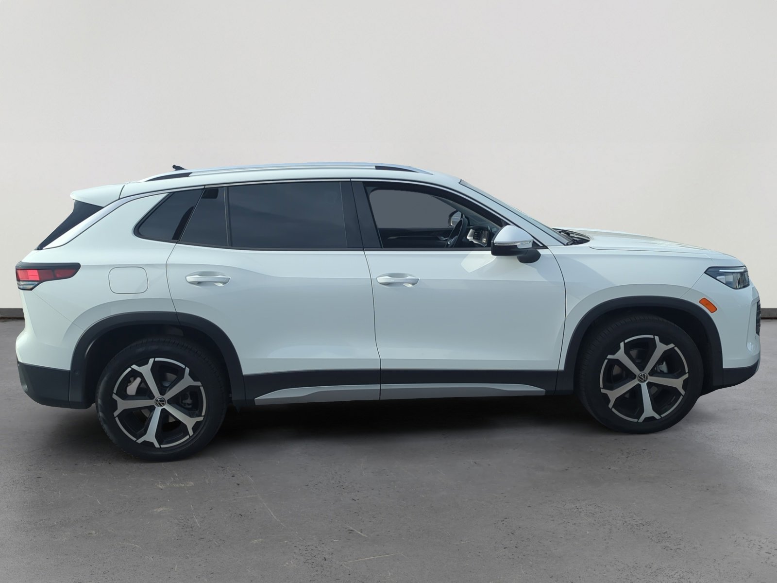 New 2025 Volkswagen Tiguan SE image 6