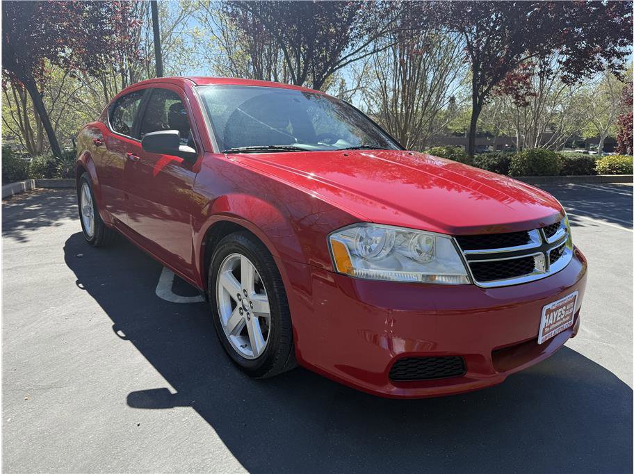 Used 2013 Dodge Avenger SE image 1