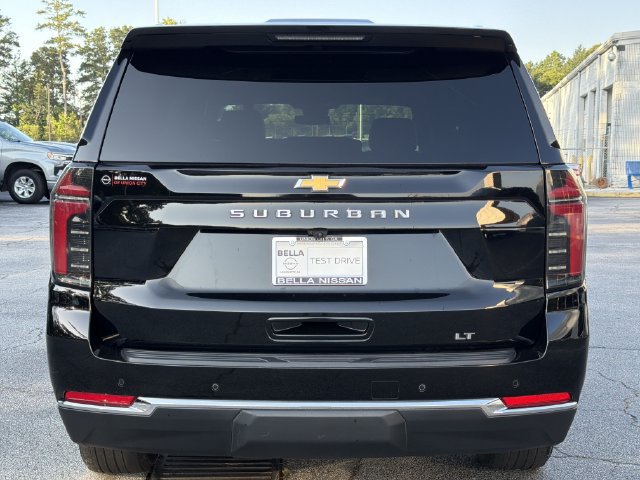 Used 2025 Chevrolet Suburban LT RWD image 2
