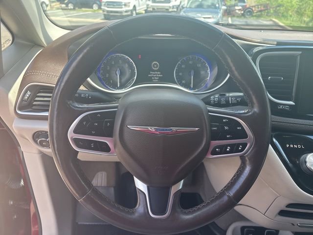 Used 2021 Chrysler Pacifica Touring-L FWD image 14