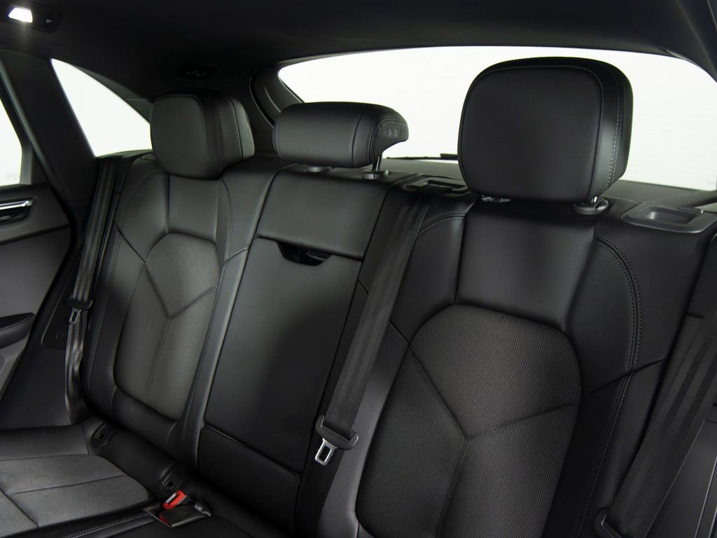 Certified 2025 Porsche Macan image 34