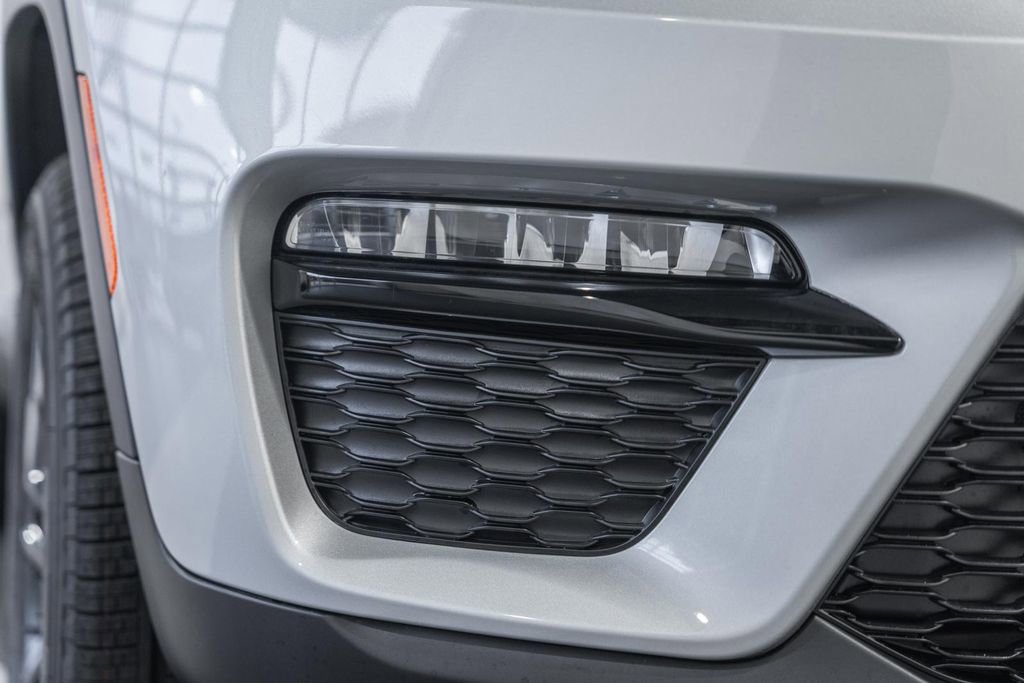 New 2025 Jeep Grand Cherokee Limited image 14