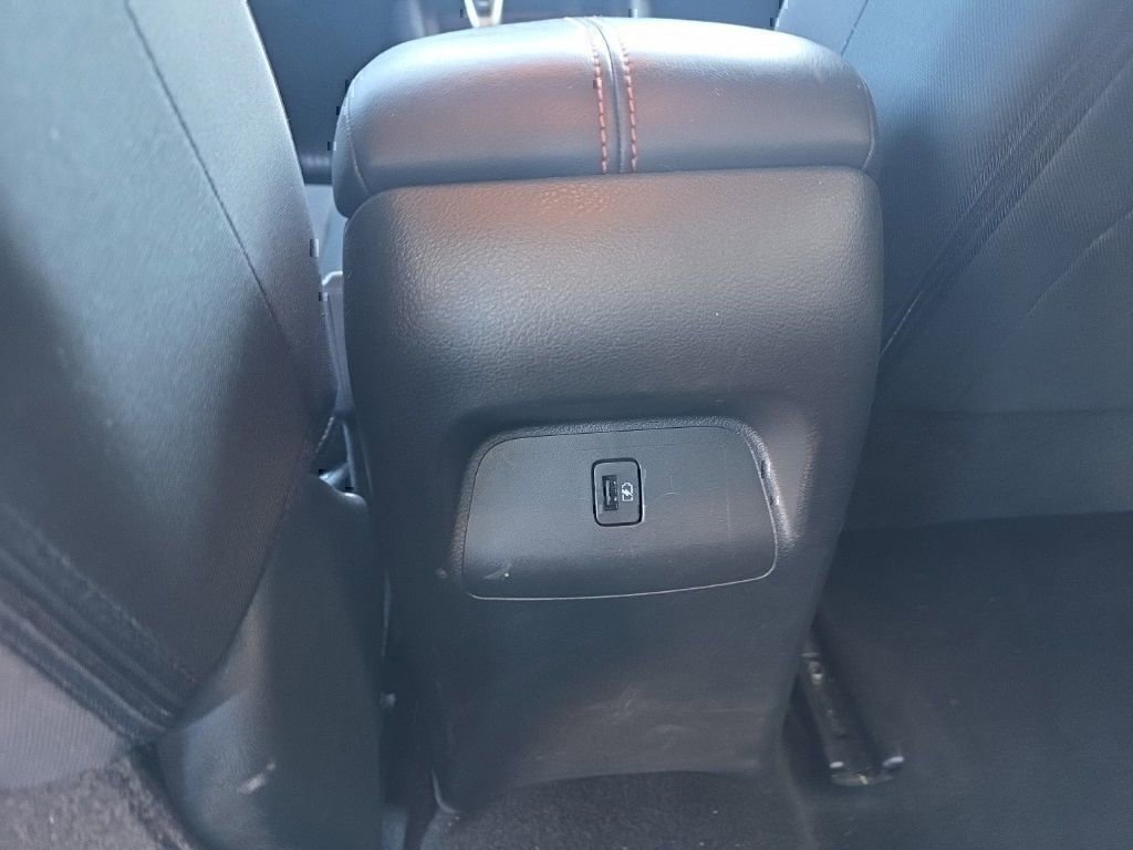 Used 2025 Nissan Sentra SR FWD image 10