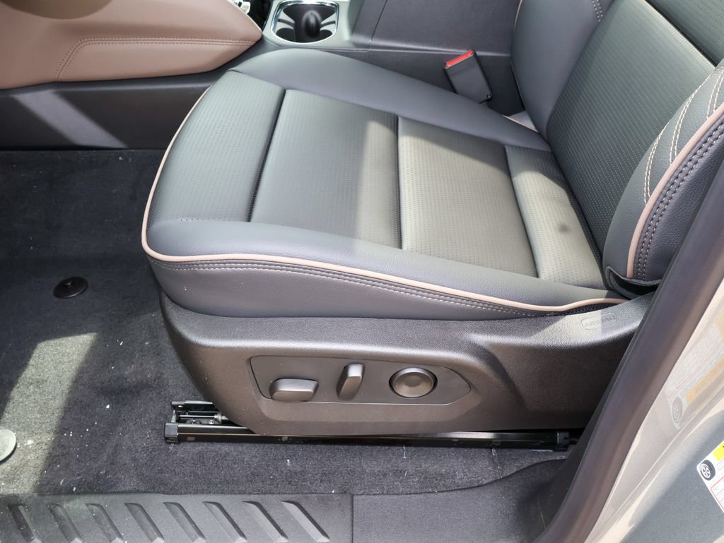New 2026 GMC Canyon Denali w/ LPO, Black Badging Package AWD/4WD image 10