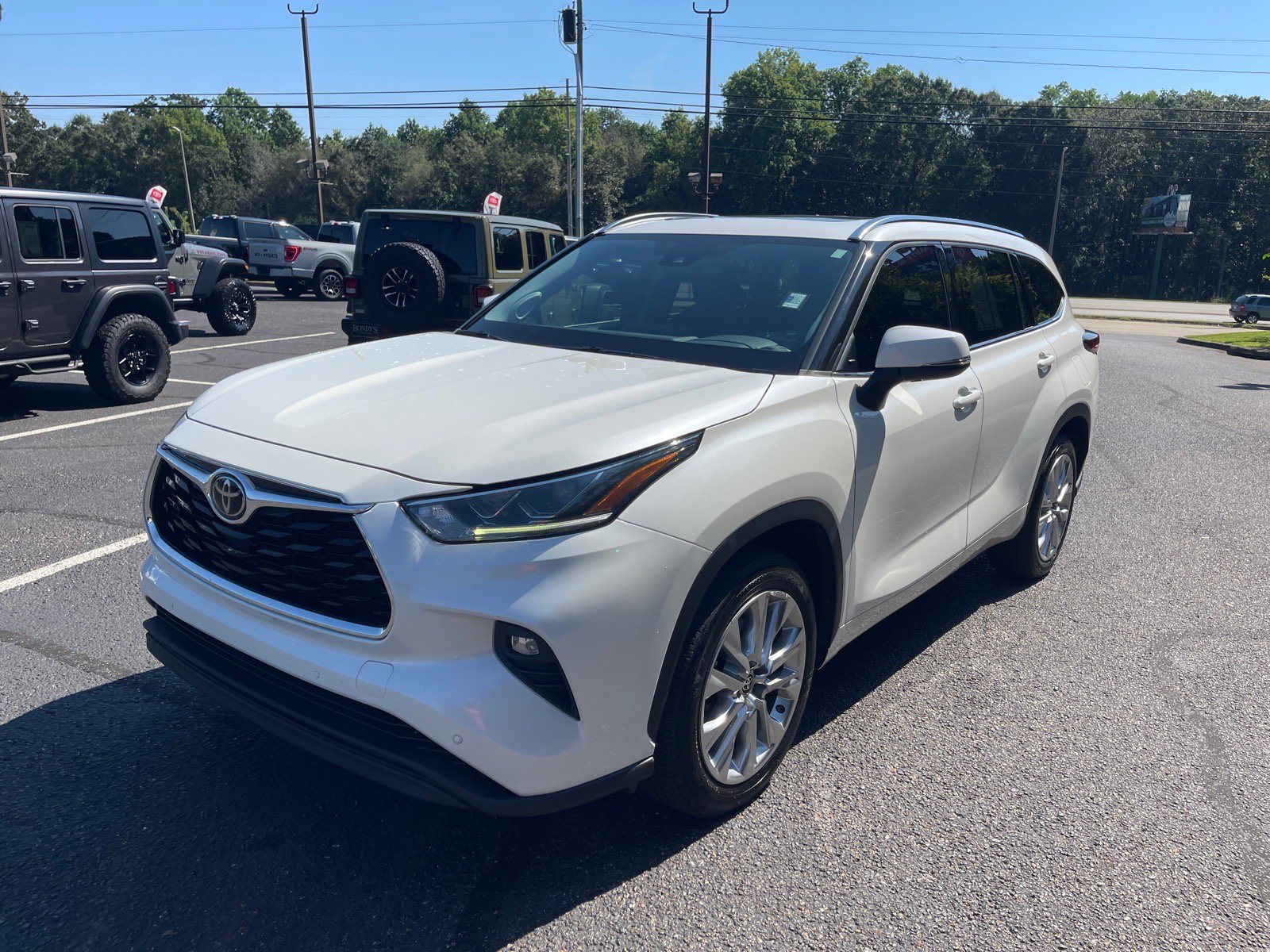 Used 2021 Toyota Highlander Limited FWD image 3