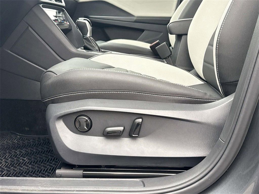 New 2026 Volkswagen Taos SEL image 12