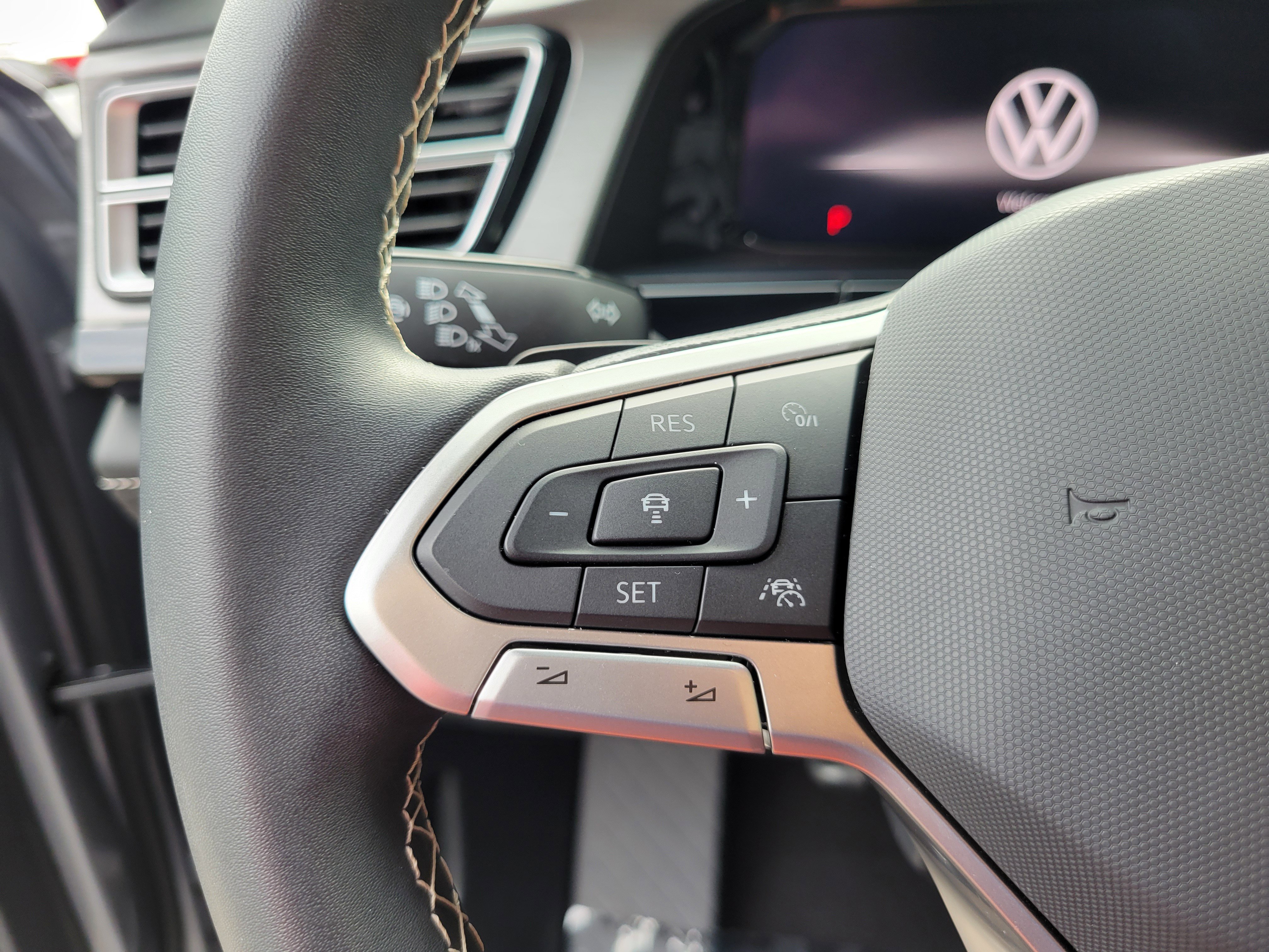 Used 2024 Volkswagen Atlas Cross Sport SE image 20