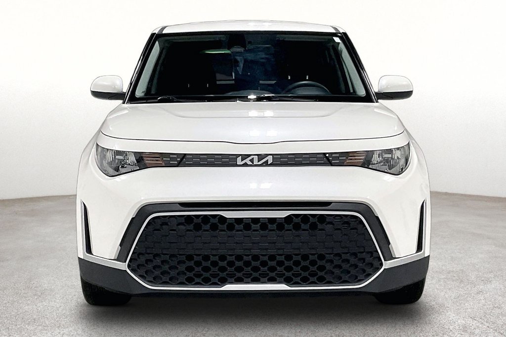 Used 2025 Kia Soul LX w/ LX Technology Package FWD image 4