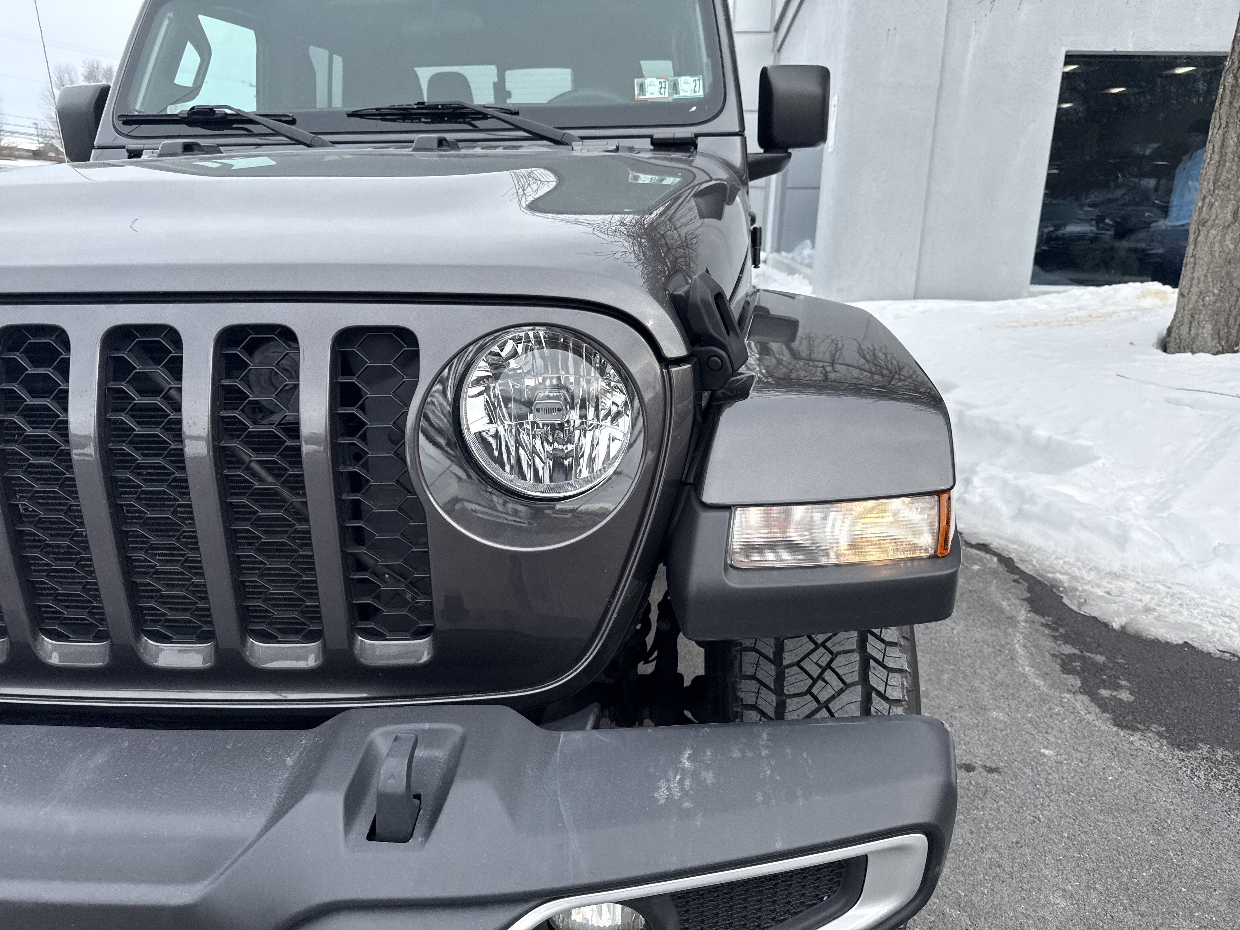 Used 2023 Jeep Gladiator Sport image 10
