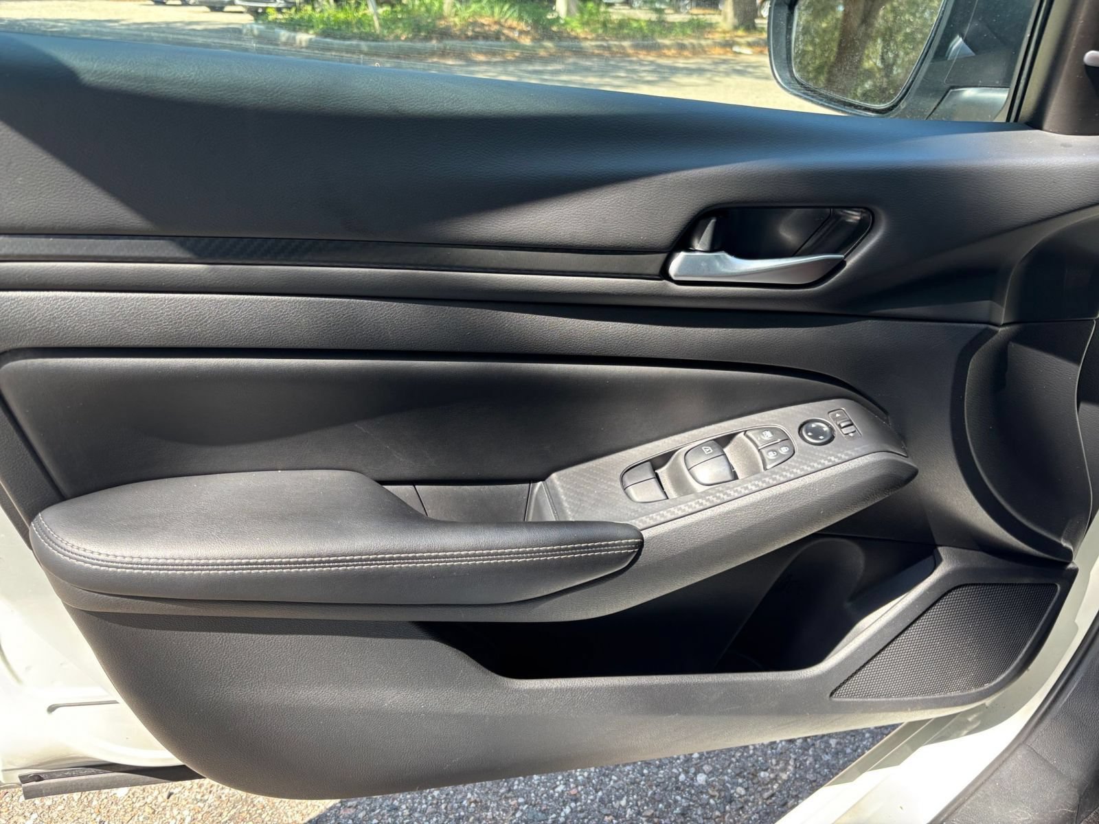 Used 2025 Nissan Altima 2.5 SV FWD image 15