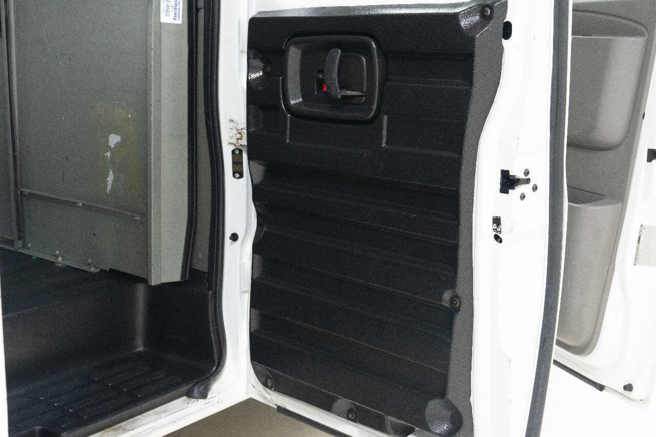 Used 2017 Chevrolet Express 2500 Extended image 20