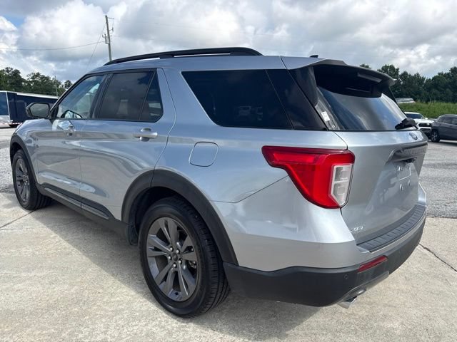 Certified 2022 Ford Explorer XLT w/ Equipment Group 202A RWD image 3