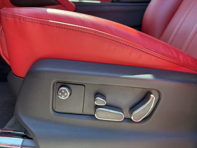 Used 2022 Bentley Bentayga image 19