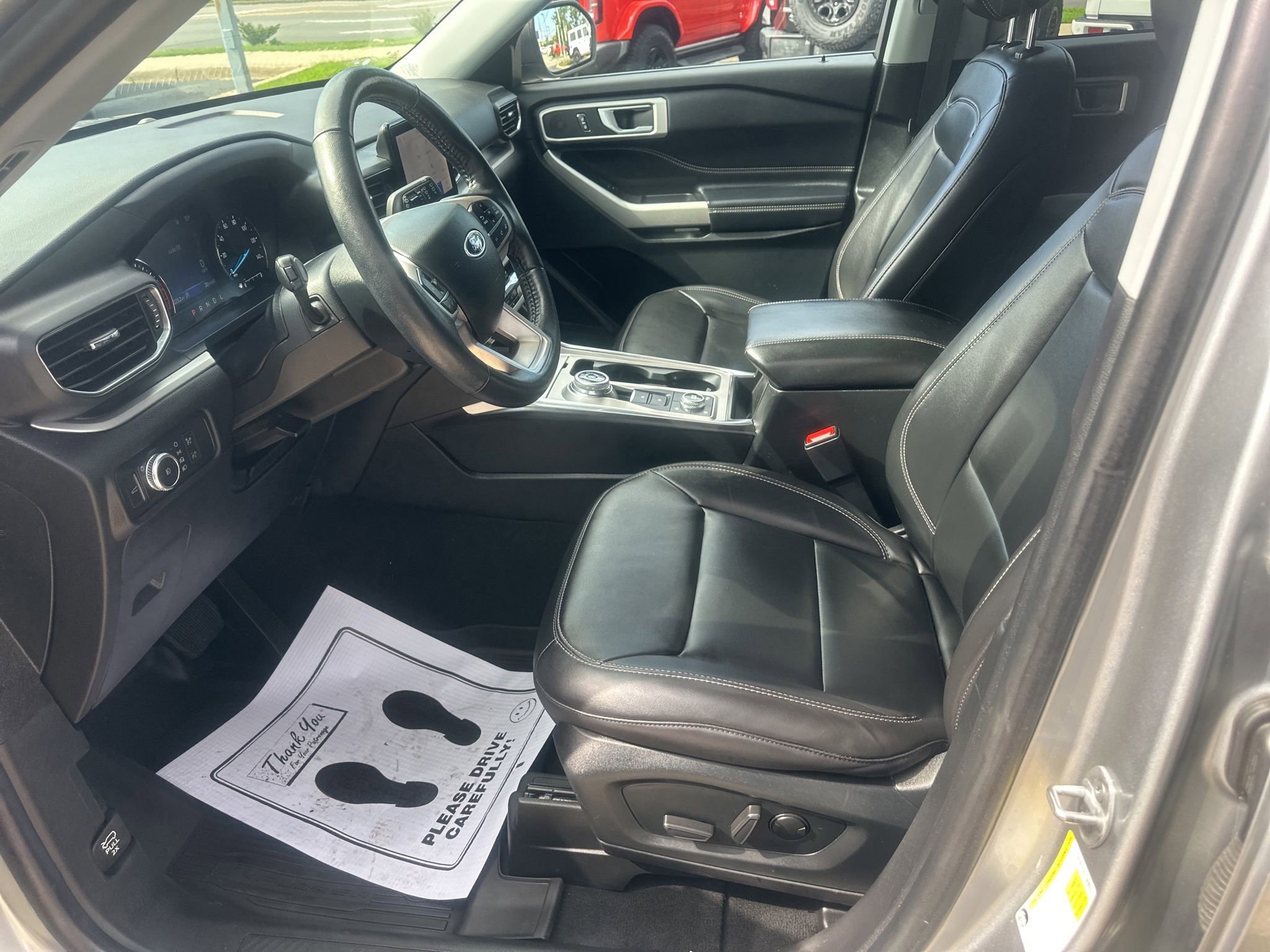 Used 2022 Ford Explorer XLT w/ Equipment Group 202A AWD/4WD image 21
