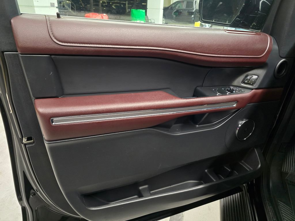 Used 2024 Ford Expedition Limited image 16