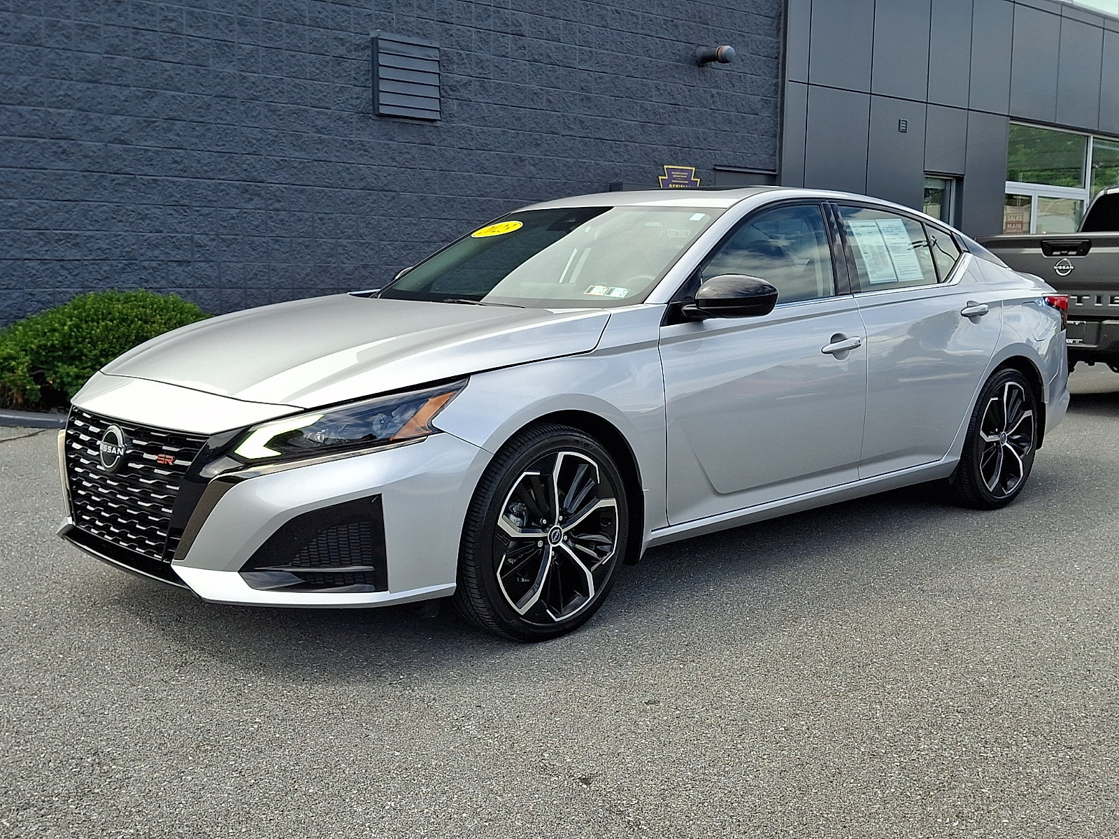 Certified 2023 Nissan Altima 2.5 SR w/ SR Premium Package FWD image 3