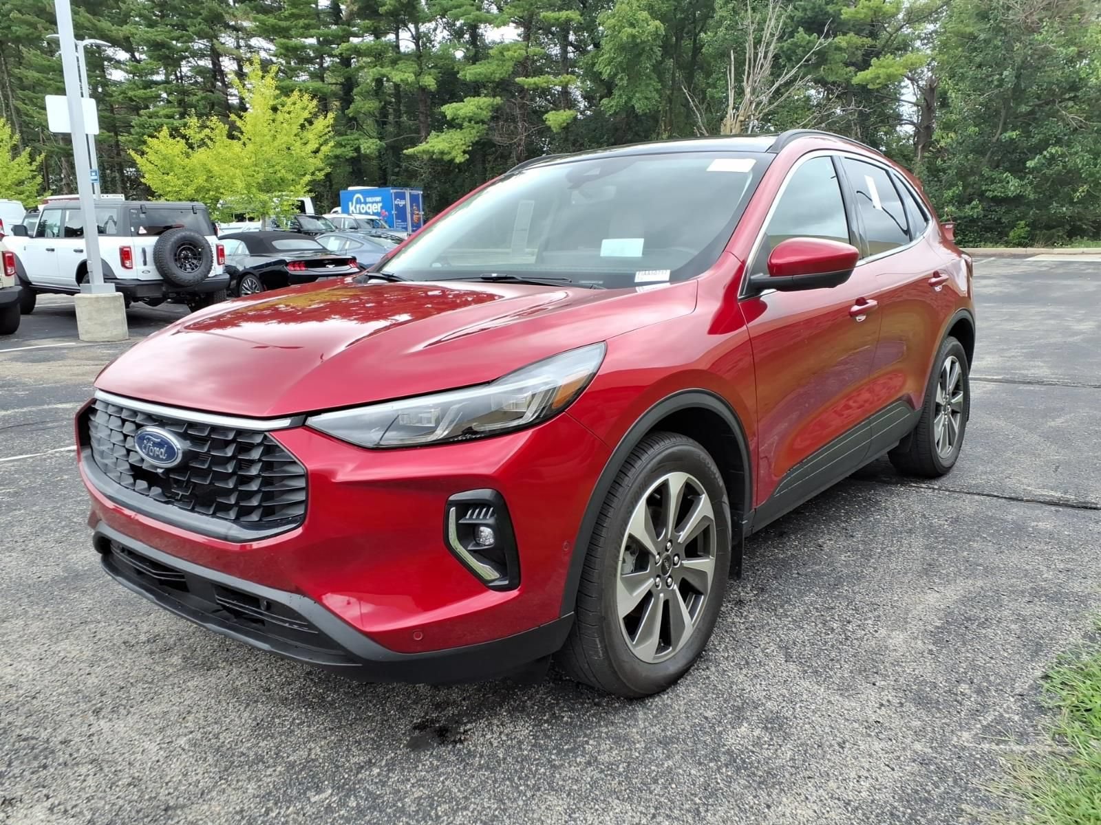 Used 2023 Ford Escape Platinum w/ Premium Technology Package AWD/4WD image 4
