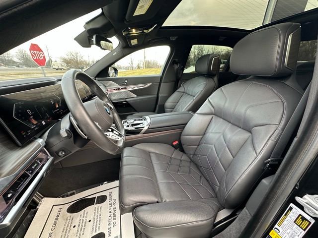 Used 2024 BMW 760i xDrive w/ Executive Package image 18