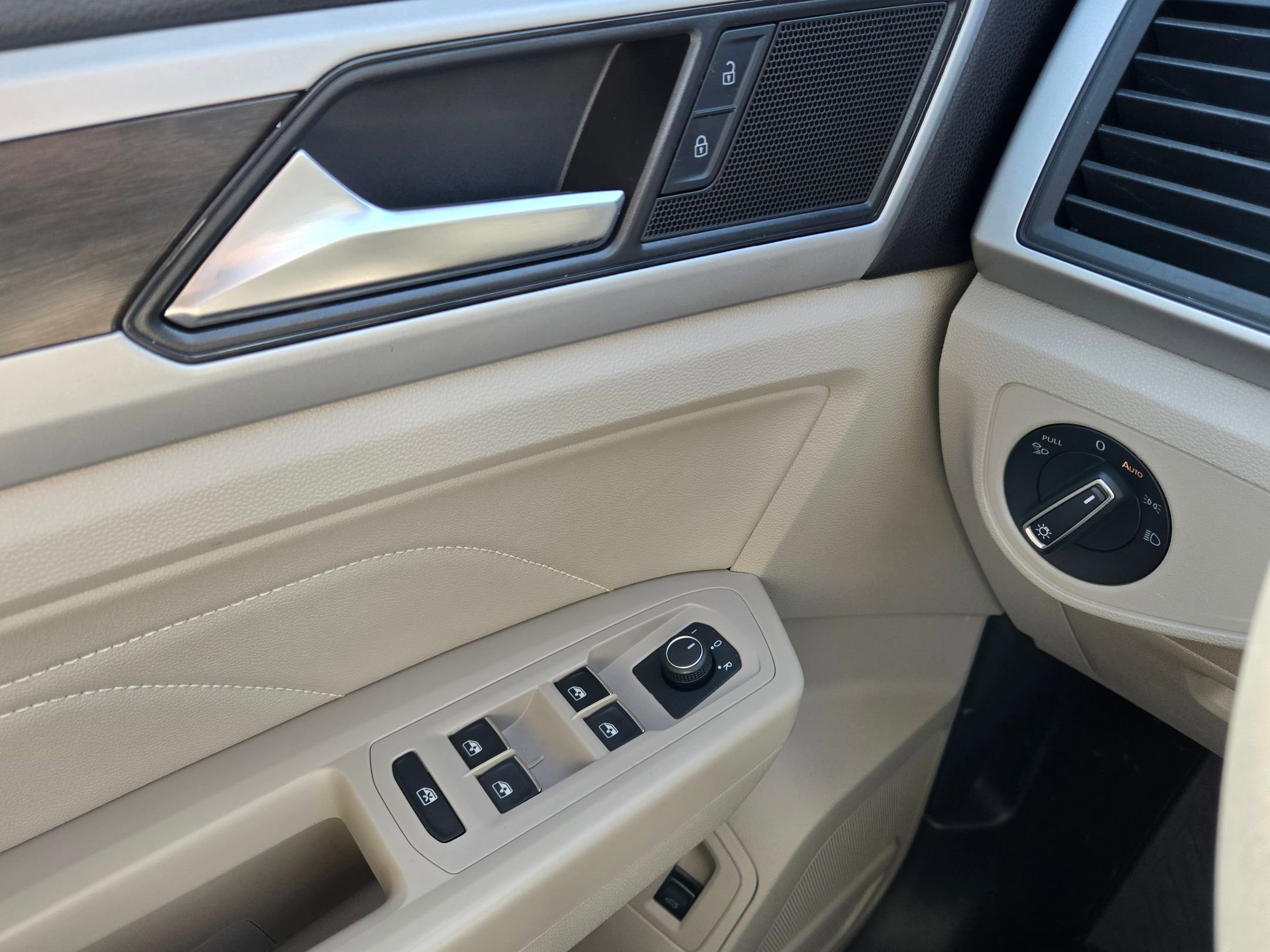 Used 2021 Volkswagen Atlas SE image 20