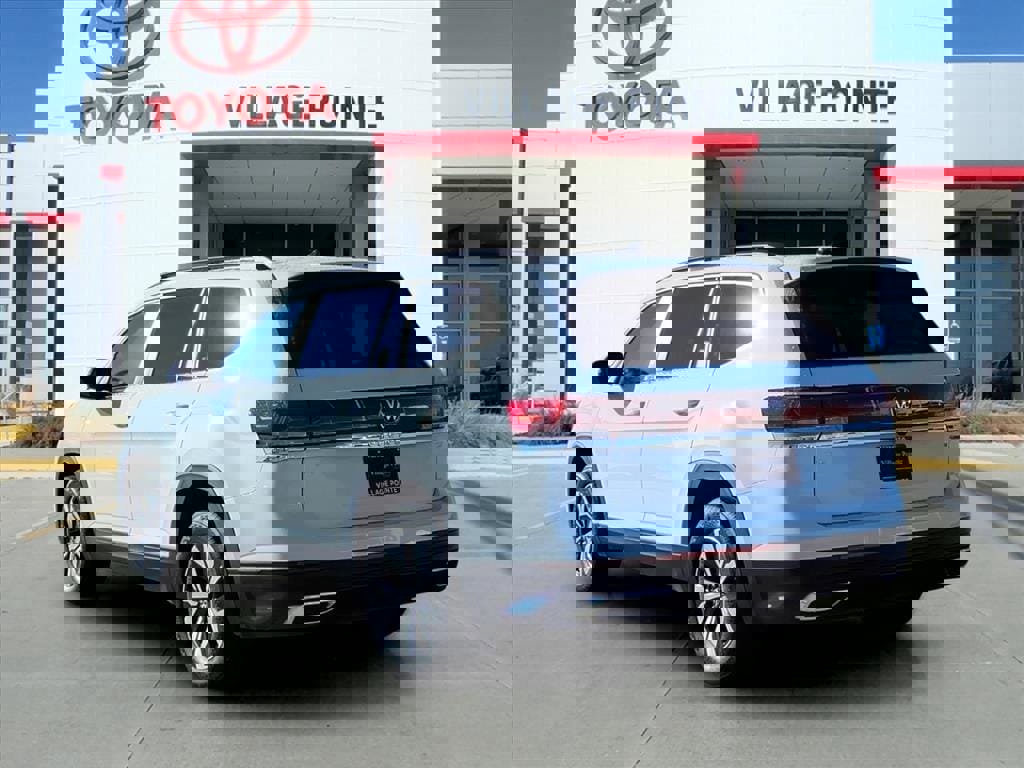 Used 2024 Volkswagen Atlas SE image 4