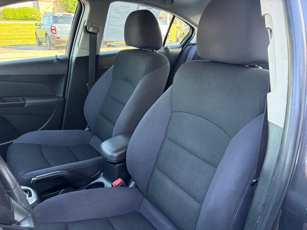 Used 2015 Chevrolet Cruze LT w/ Sun And Sound Package FWD image 3