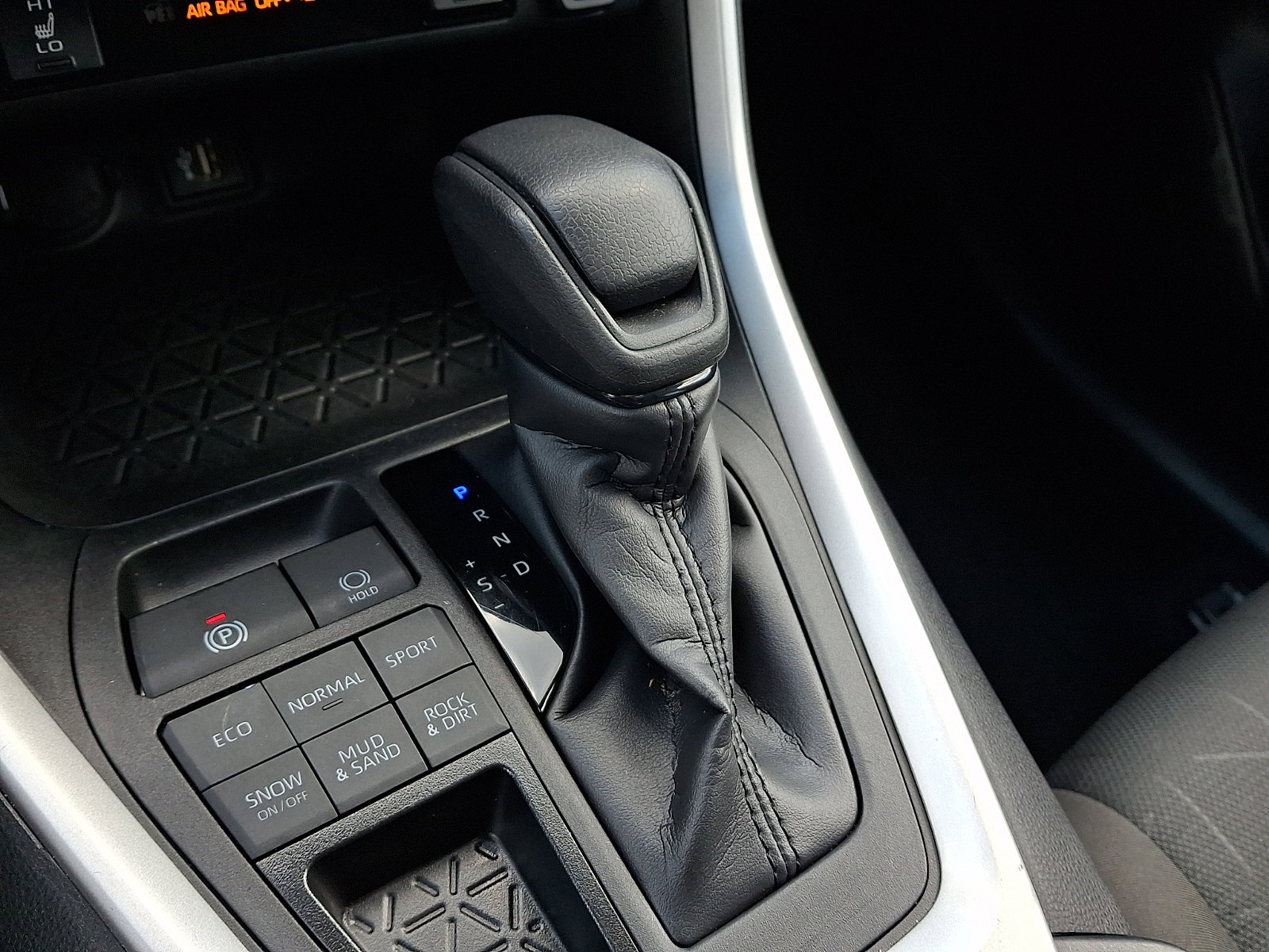 Used 2024 Toyota RAV4 XLE w/ Convenience Package image 15