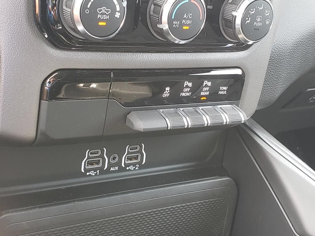 New 2026 RAM 1500 Big Horn AWD/4WD image 14