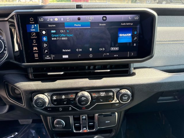 Used 2025 Jeep Wrangler Unlimited Sport AWD/4WD image 30