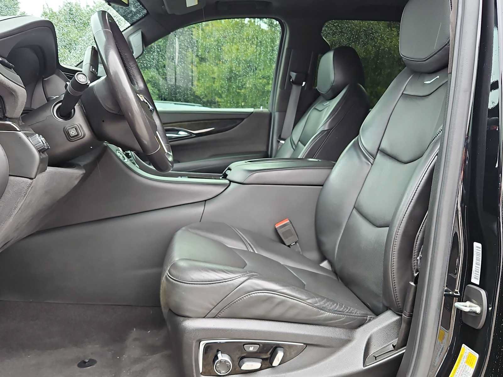 Used 2020 Cadillac Escalade ESV Platinum w/ Escalade Sport Edition AWD/4WD image 14