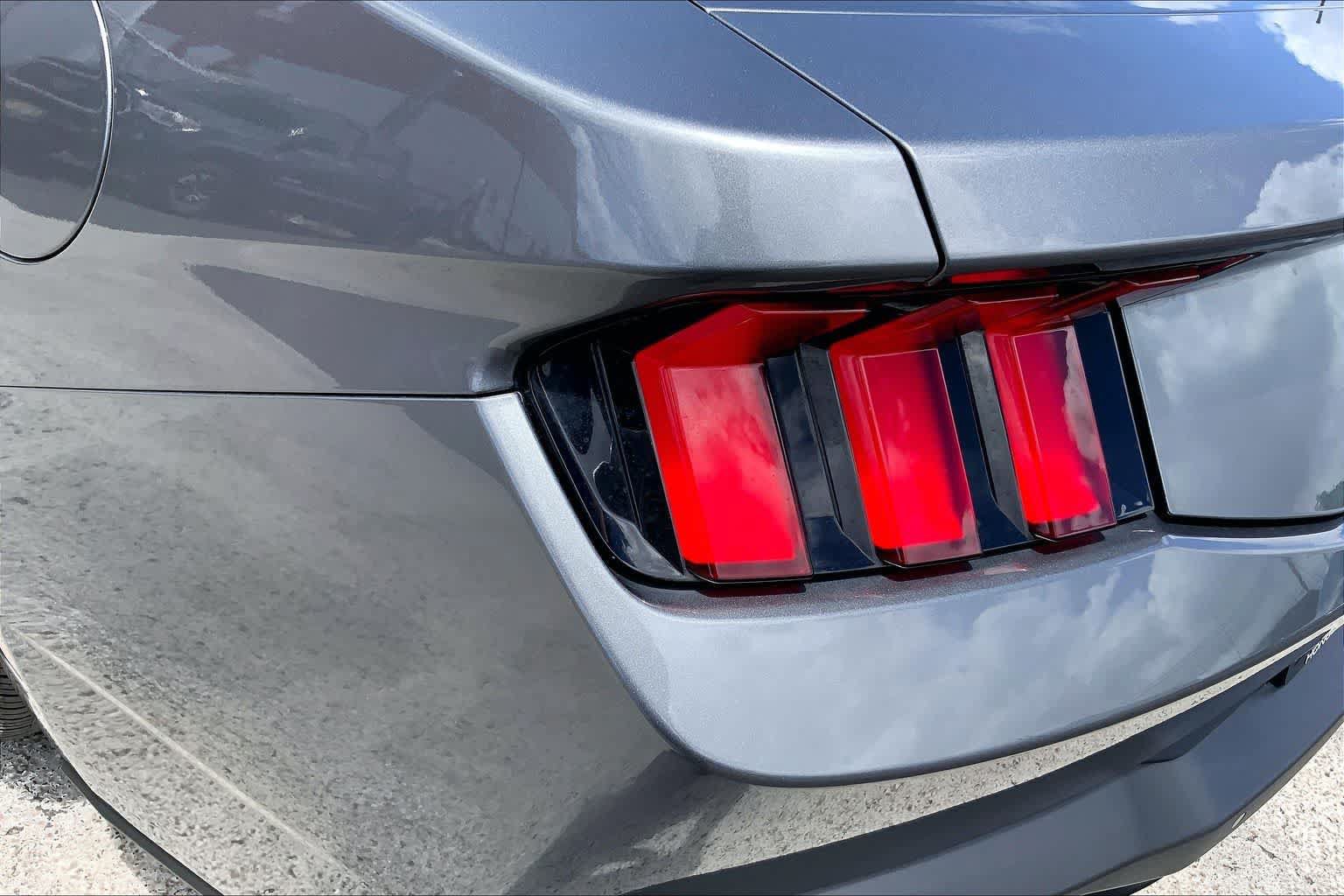 Used 2025 Ford Mustang Convertible RWD image 31