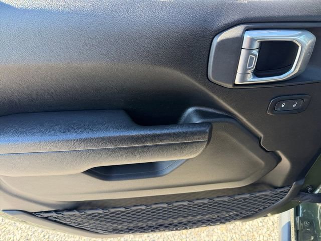 Used 2023 Jeep Gladiator Willys image 11