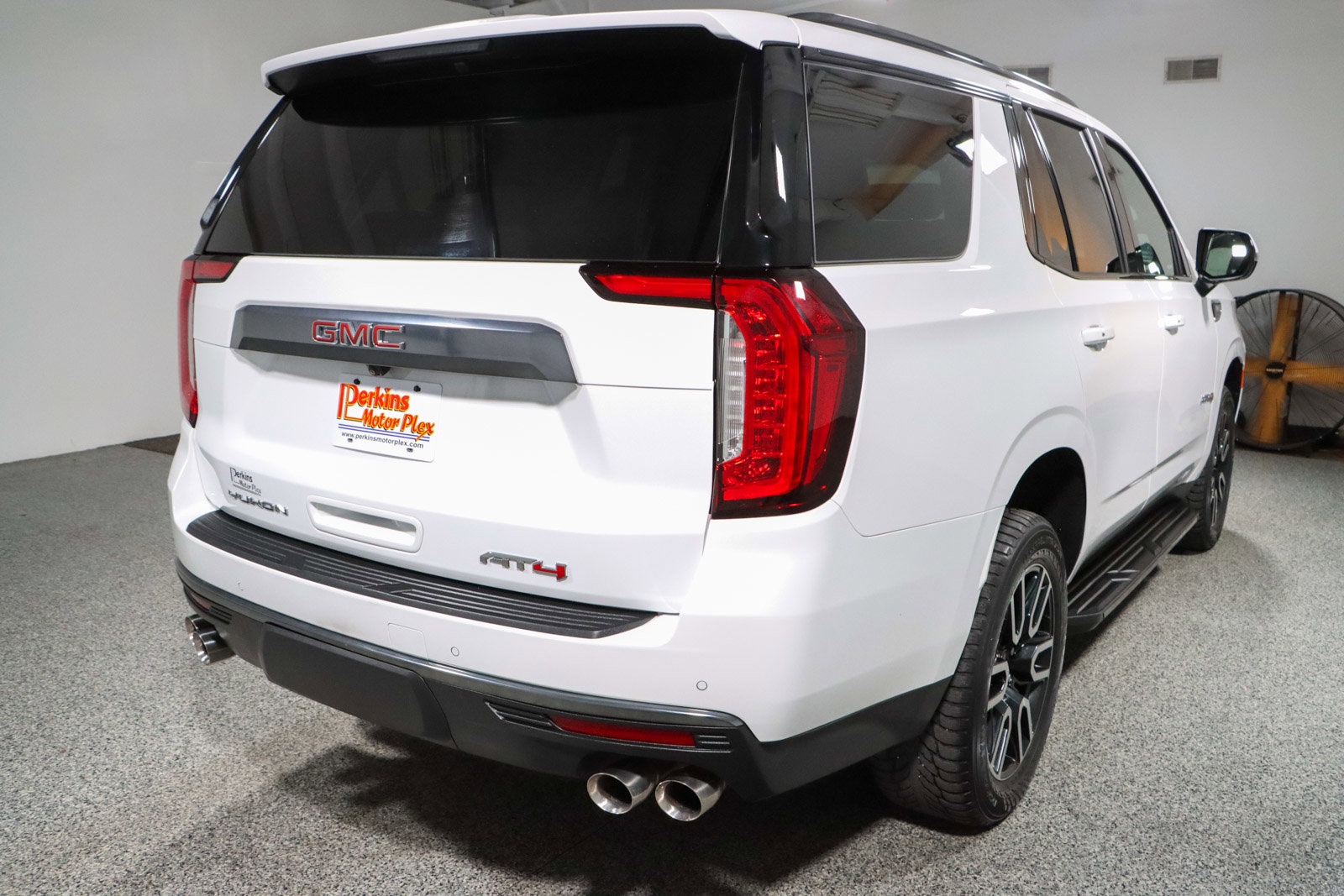 Used 2022 GMC Yukon AT4 AWD/4WD image 7
