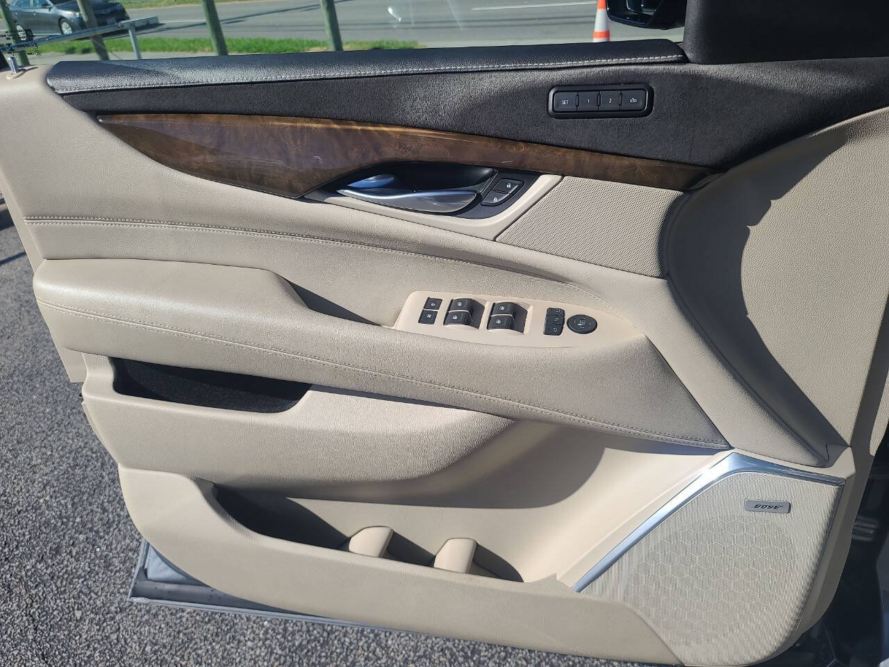 Used 2019 Cadillac Escalade Luxury AWD/4WD image 26