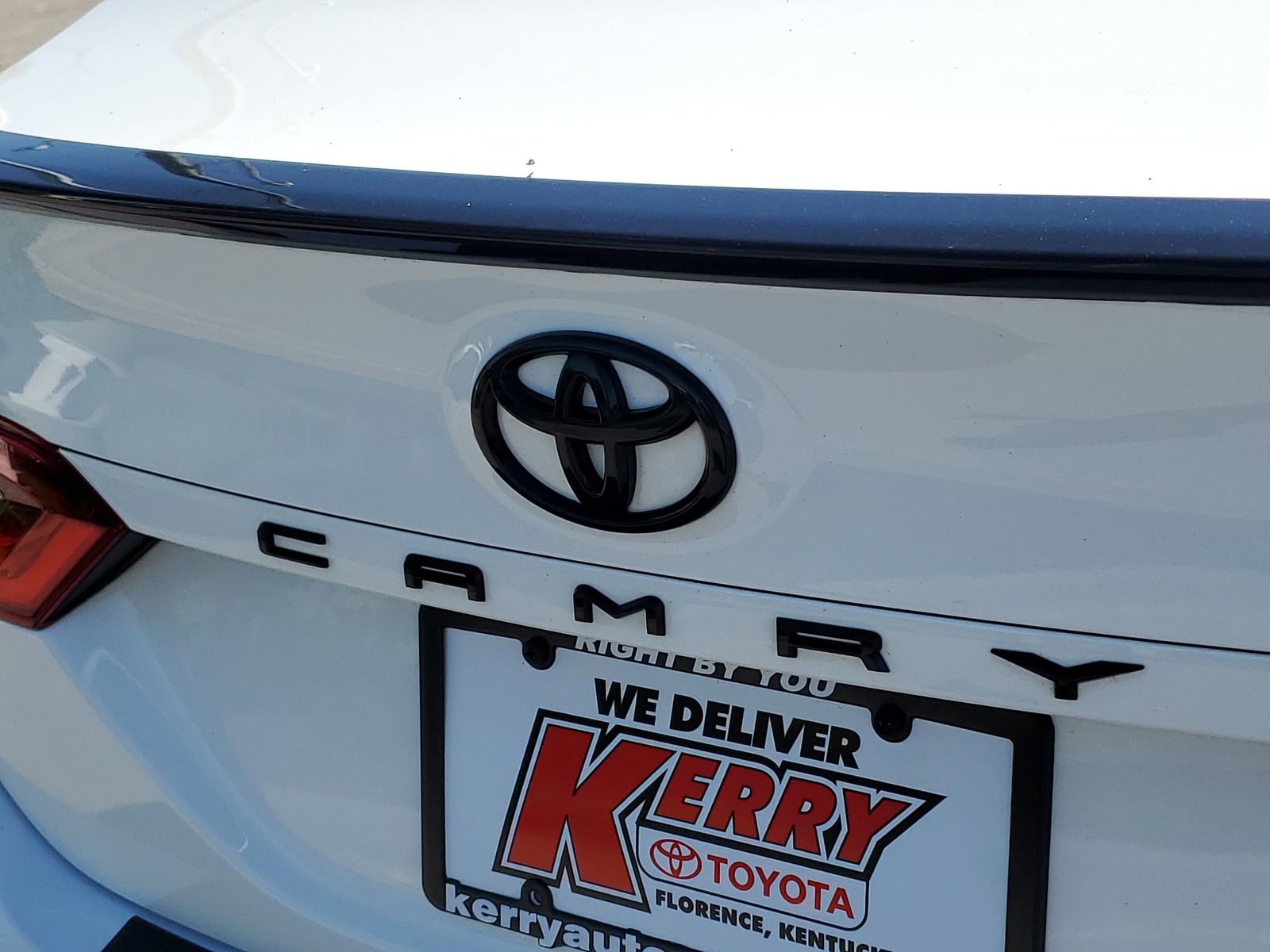 Used 2022 Toyota Camry SE w/ Convenience Package FWD image 7