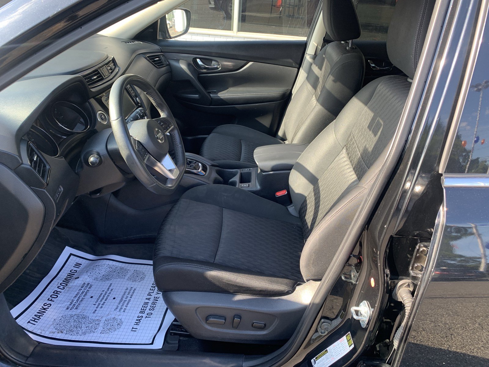 Used 2018 Nissan Rogue SV FWD image 9