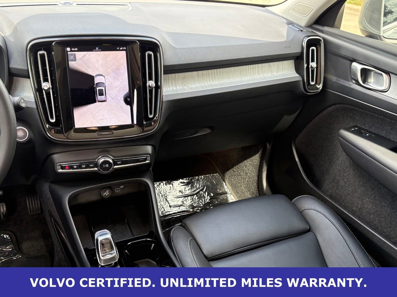 Certified 2025 Volvo XC40 B5 Plus AWD/4WD image 13