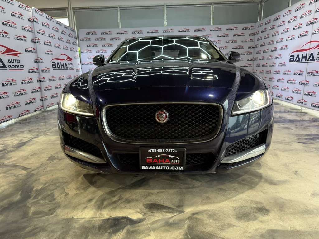 Used 2018 Jaguar XF Premium AWD/4WD image 3