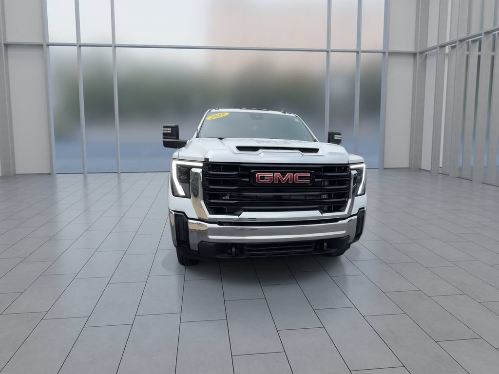 Used 2025 GMC Sierra 3500 Pro AWD/4WD image 3