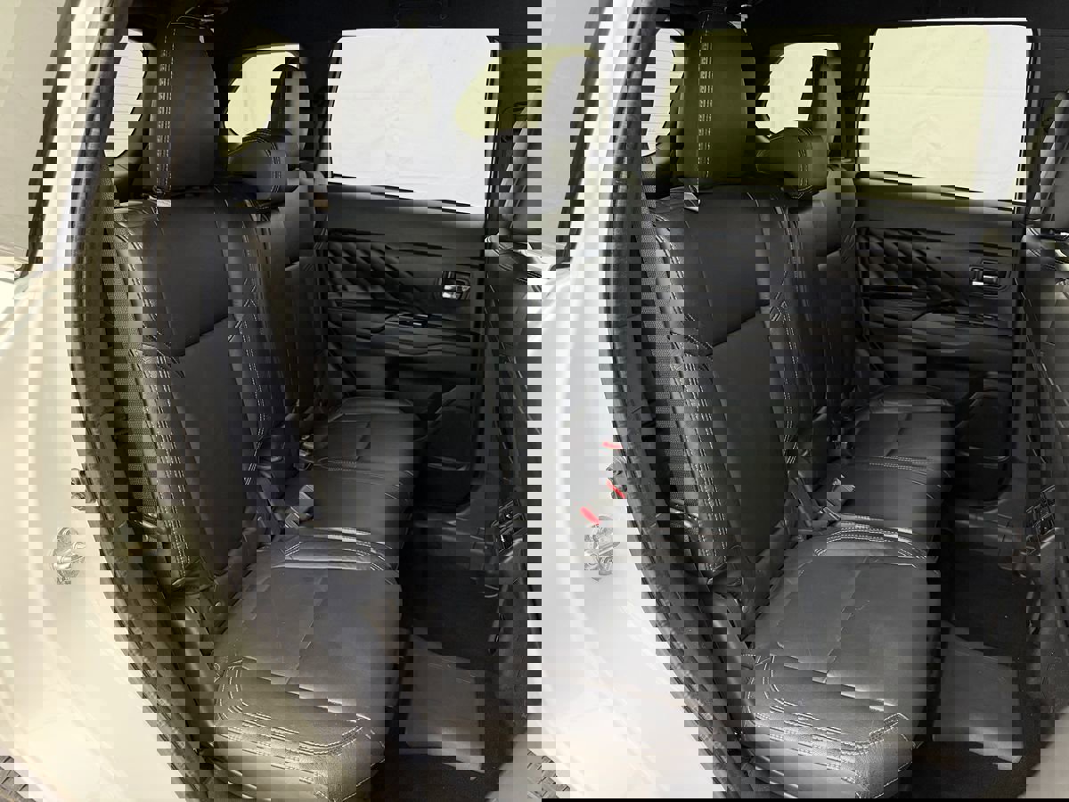 Used 2020 Mitsubishi Outlander SEL image 28