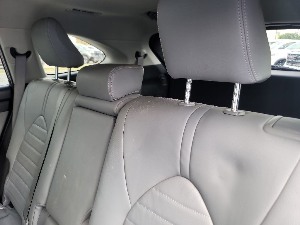 Used 2023 Toyota Highlander LE FWD image 9