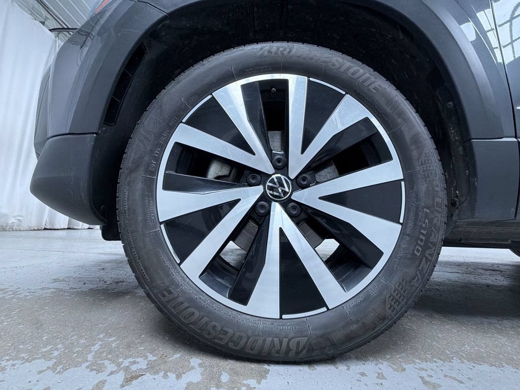 Used 2022 Volkswagen Taos SE w/ Panoramic Sunroof Package AWD/4WD image 15