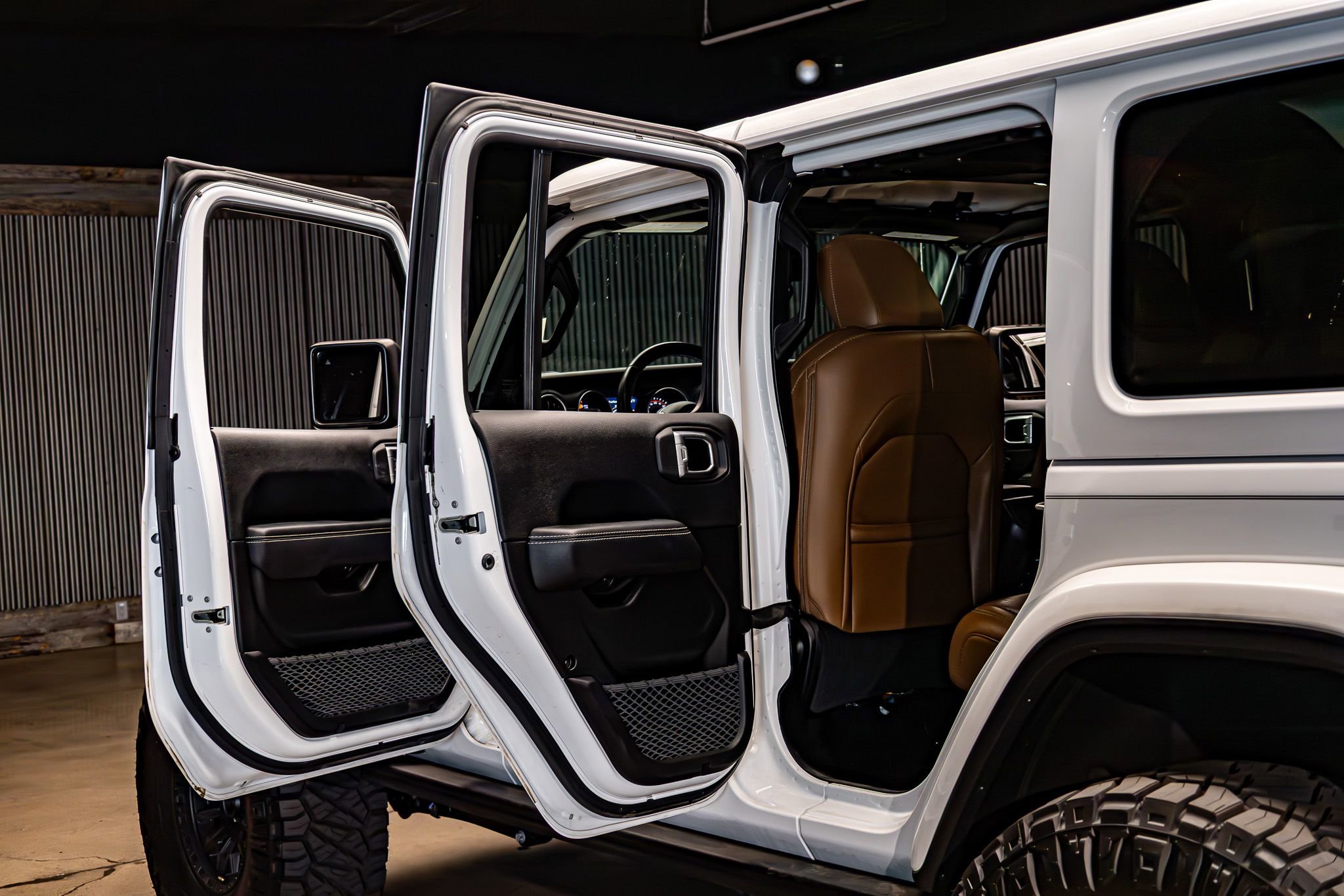 Used 2020 Jeep Wrangler Unlimited Sahara AWD/4WD image 29