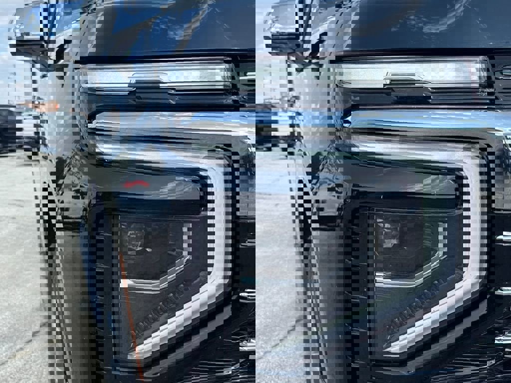 New 2025 Chevrolet Suburban Premier image 11